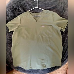 Figs Mens scrub top Moss size L three pocket